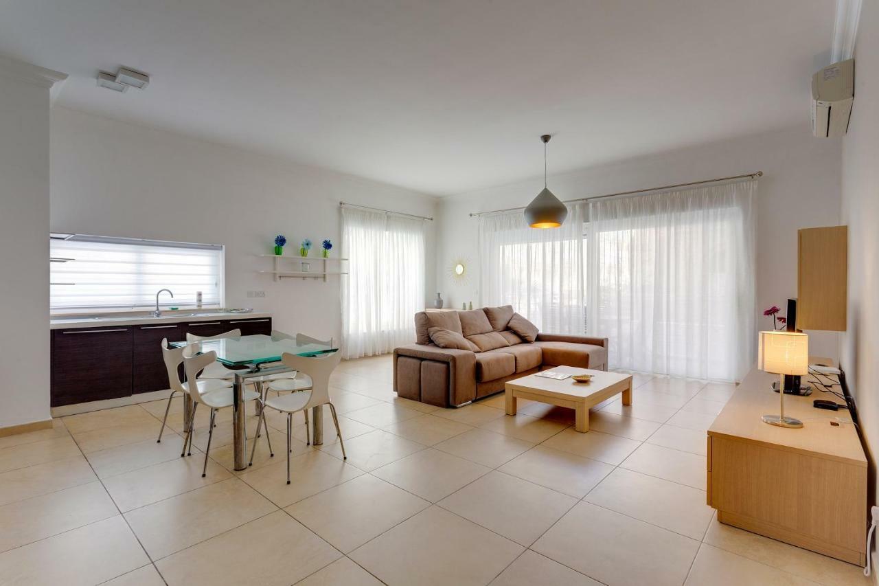 Apartment In Fort Cambridge With Pool Σλιέμα Εξωτερικό φωτογραφία